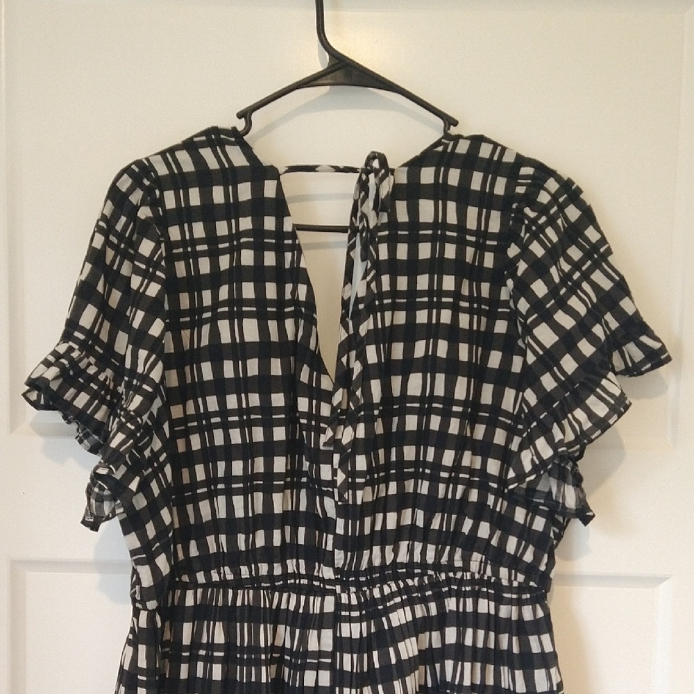 Stylish Black and White Checkered Dress - Picture 3 of 6
